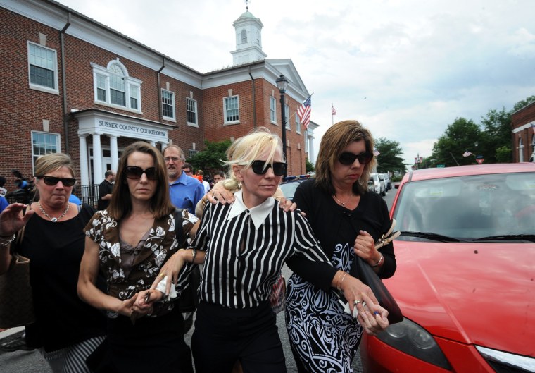 Molly Shattuck, center, leaves the Sussex County Courthouse, June 16, 2015, in Georgetown, Del. (Photo by Algerina Perna/The Baltimore Sun/AP)