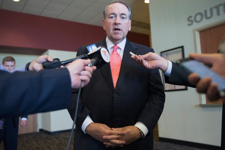 Republican presidential hopeful and former Ark. Governor Mike Huckabee speaks to the press on July 31, 2015 in Tinley Park, Ill. (Photo by Scott Olson/Getty)