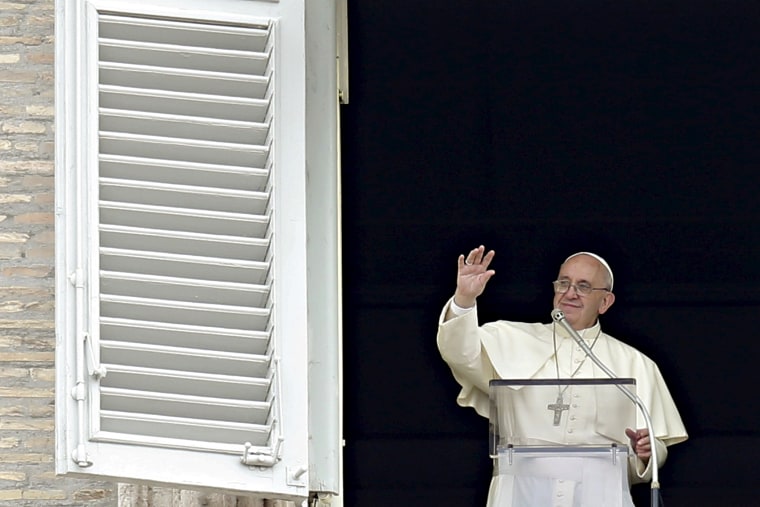 Pope Francis waves the faithful during his Sunday Angelus prayer in Saint Peter's square at the Vatican, Sept. 13, 2015. (Photo by Giampiero Sposito/Reuters)