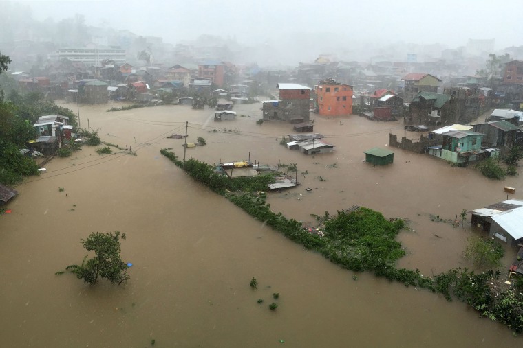 Houses, partially submerged in floods waters caused by heavy rains brought by Typhoon Koppu, are seen in City Camp Lagoon at Baguio city, north of Manila, Oct. 19, 2015. (Photo by Harley Palangchao/Reuters)