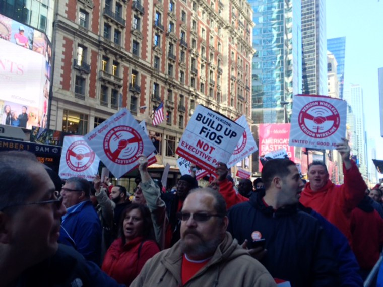 Verizon workers picket outside one of the company's offices, Oct. 26, 2015. (Photo by Aliyah Frumin)