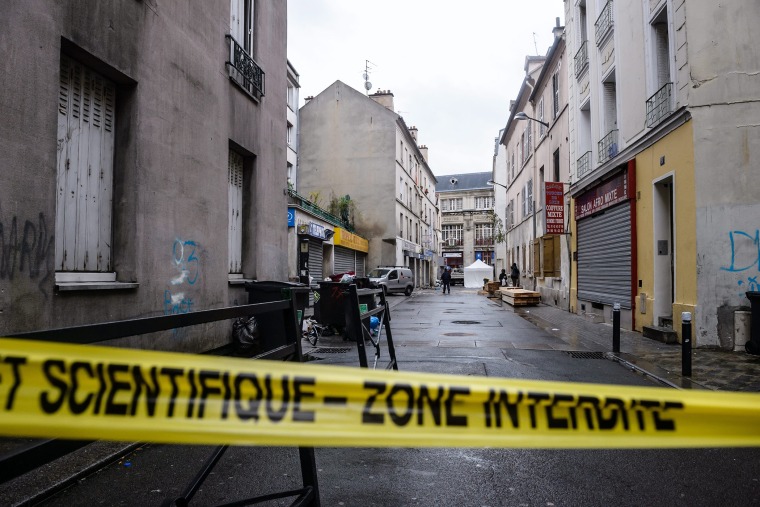 French police crime scene investigators outside the rue du Corbillon building in Saint-Denis, northern Paris suburb on Nov. 19, 2015. (Photo by Christophe Petit Tesson/EPA)