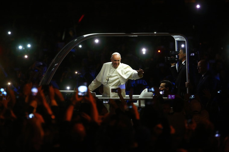 Pope Francis makes his way to the Festival of Families along Benjamin Franklin Parkway in Philadelphia, Pa., on Sept. 26, 2015. (Photo by Eric Thayer/The New York Times/Pool/AP)