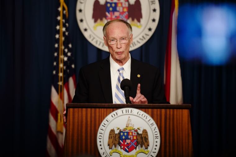 Gov. Robert Bentley speaks during a news conference about a lawsuit filed over federal non-compliance with the Refugee Act of 1980 at the Alabama Capitol in Montgomery, Ala., Jan. 7, 2016. (Photo by Albert Cesare/Montgomery Advertiser/AP)