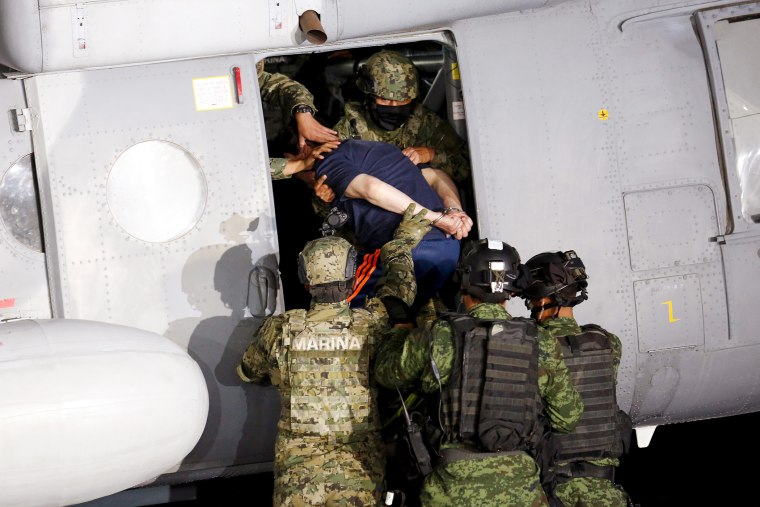 Soldiers escort drug lord Joaquin \"El Chapo\" Guzman into a helicopter during a presentation to the media in Mexico City, Jan. 8, 2016. (Photo by Tomas Bravo/Reuters)