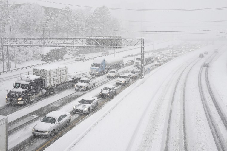 Snow slows down traffic on Interstate 40, Jan. 22, 2016, in Nashville, Tenn. A blizzard menacing the Eastern United States started dumping snow in Virginia, Tennessee and other parts of the South. (Photo by Andrew Nelles/The Tennessean/AP)