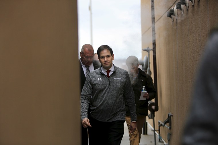 U.S. Republican presidential candidate Senator Marco Rubio walks behind a hotel as he arrives for a campaign rally in Council Bluffs, Ia., Jan. 30, 2016. (Photo by Scott Morgan/Reuters)
