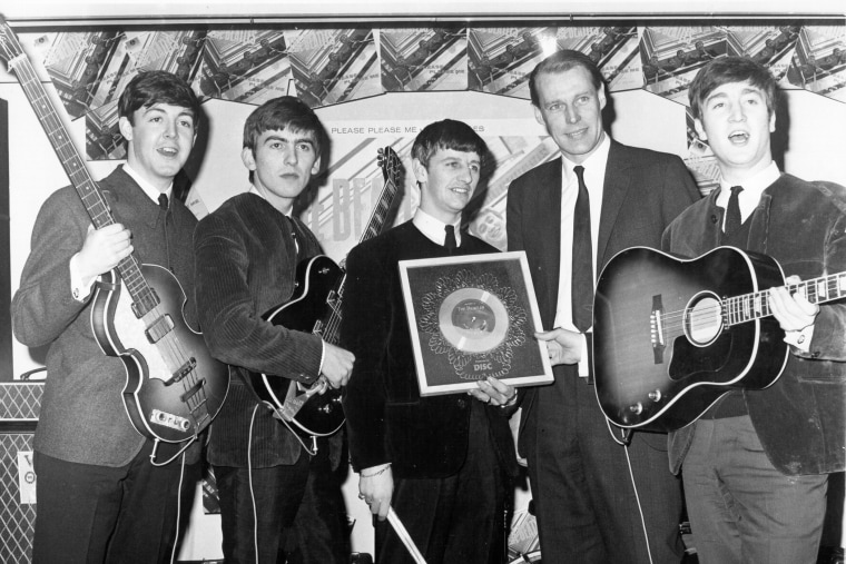 Rock and roll band 'The Beatles' poses for a portrait with their producer George Martin. (L-R) Paul McCartney, George Harrison, Ringo Starr, producer George Martin, John Lennon. (Photo by Michael Ochs Archives/Getty)