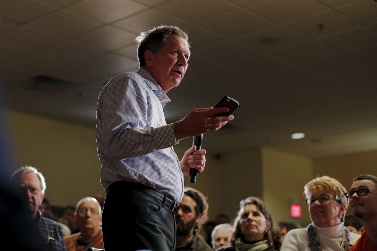 Republican presidential candidate and Ohio Governor John Kasich holds up a phone at a campaign town hall meeting in Worcester, Mass., Feb. 20, 2016. (Photo by Brian Snyder/Reuters)