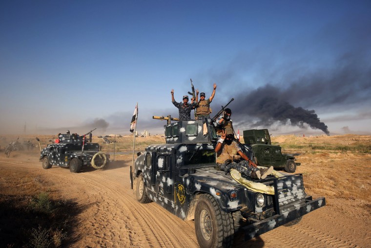 Iraqi pro-government forces advance towards the city of Fallujah on May 23, 2016, as part of a major assault to retake the city from Islamic State (IS) group. (Photo by Ahmad Al-Rubaye/AFP/Getty)