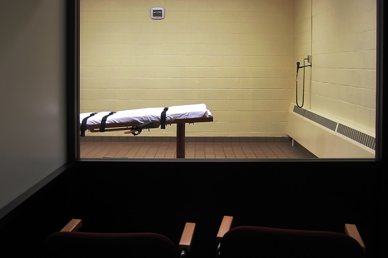 This Nov. 30, 2009 photo shows the witness room facing the execution chamber of the \"death house\" at the Southern Ohio Correctional Facility in Lucasville, Ohio. (Photo by Caroline Groussain/AFP/Getty)