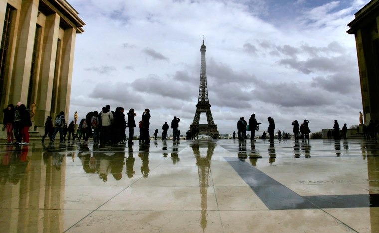 Image: Place du Trocadero overlooking the Eiffel Tower in Paris