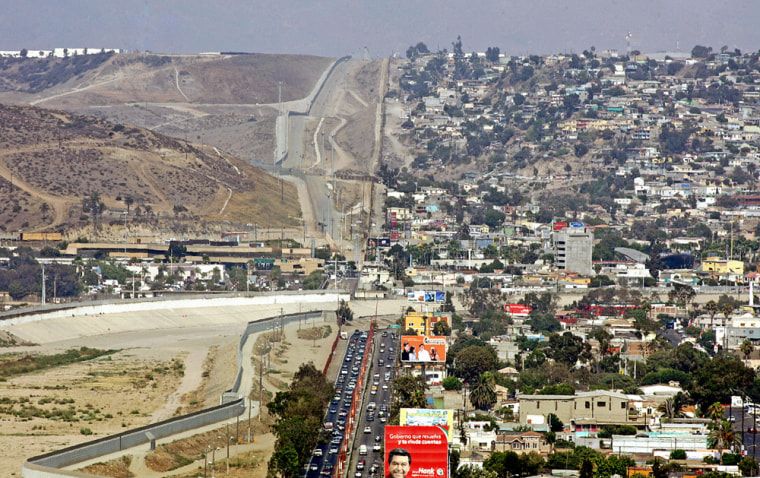 Image: The border between Mexica and the U.S. near San Diego