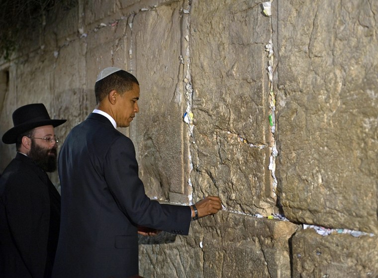 Obama makes early morning Western Wall visit