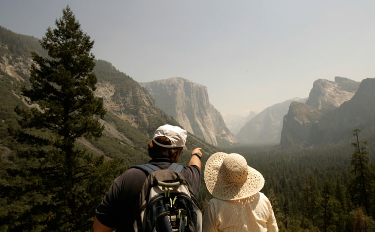 Image: Tourists Yosemite wildfire