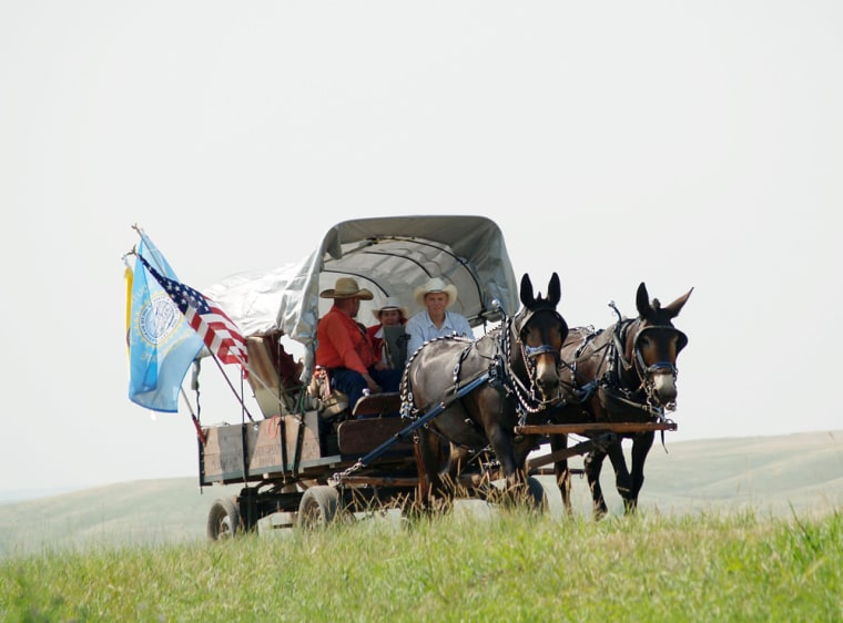 Image: Wagon train approaches Fort Pierre, S.D.