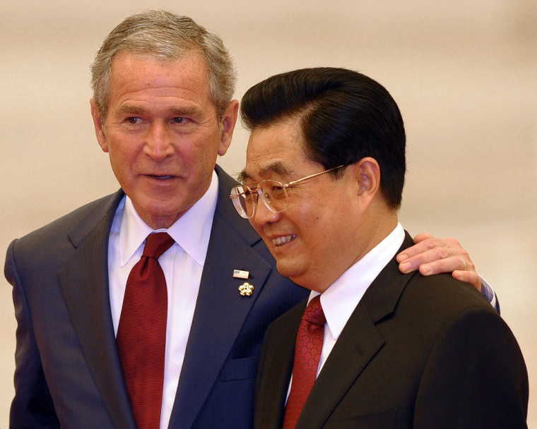 Image: US President George W. Bush puts his hand on the shoulder of Chinese President Hu Jintao