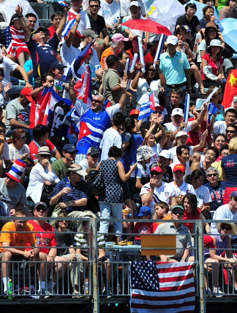 Image: Cuban fans waves flags