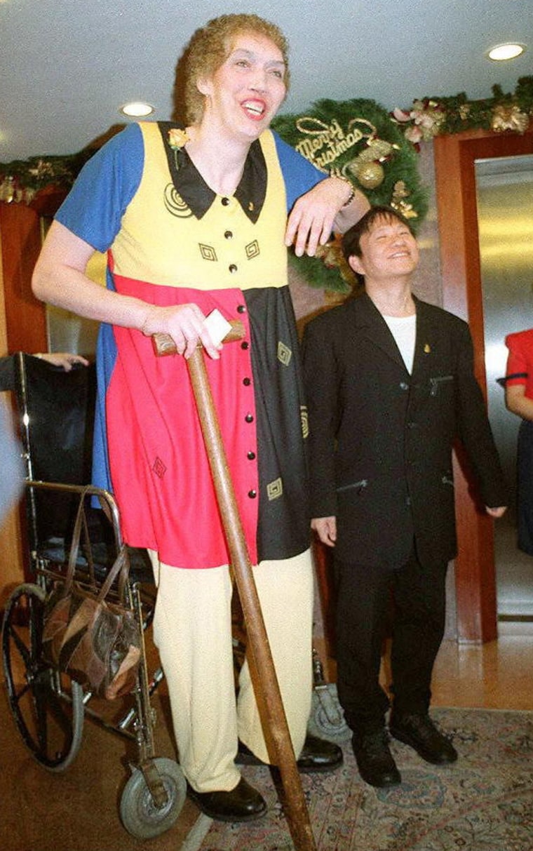 Image: The World's tallest woman Sandy Allen