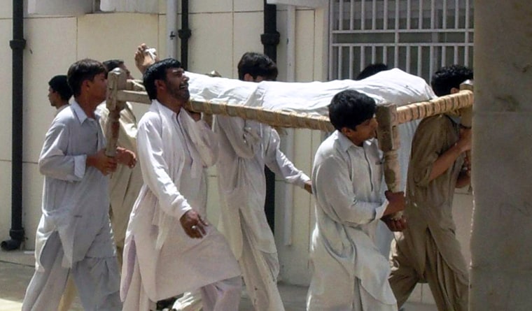 Image: Pakistani Shiite Muslims carry a dead body of their relative killed in a suicide bombing