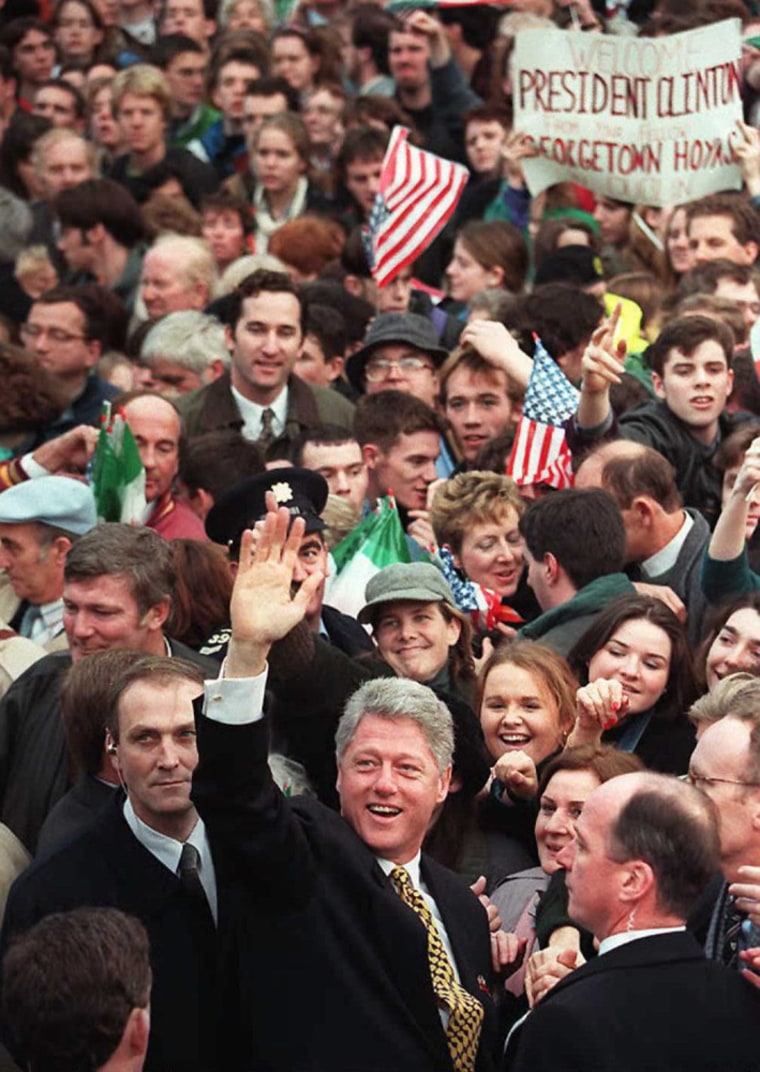 Image: US President Bill Clinton waves