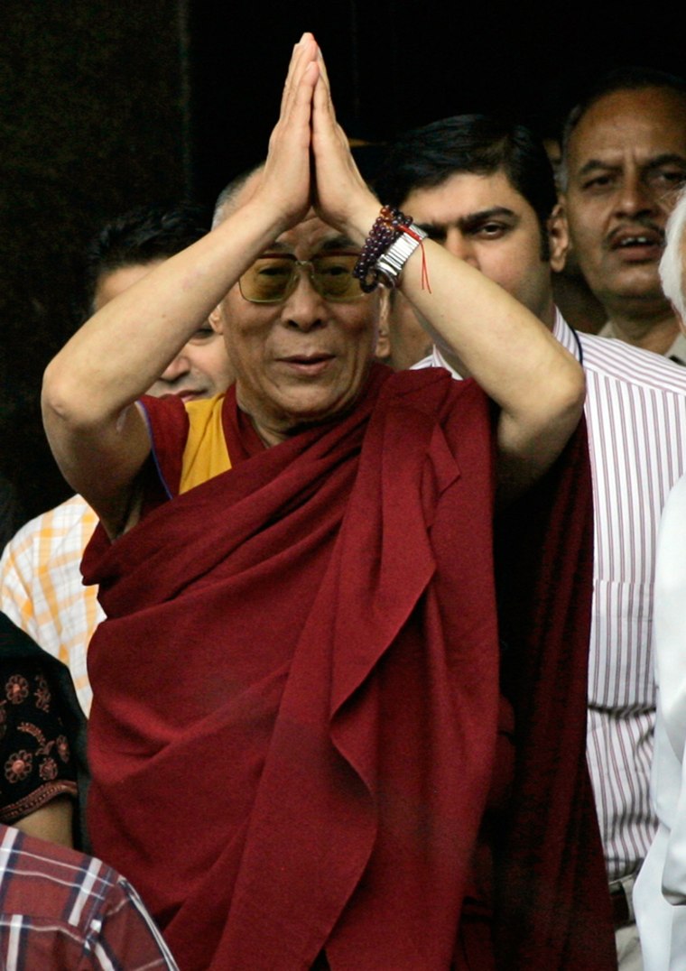 Image: The Dalai Lama leaves the hopital in Mumbai, India