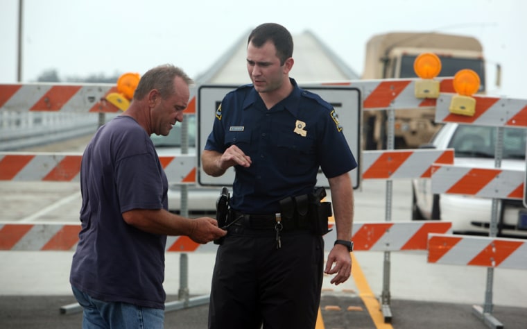 Image: State trooper talks to resident after Hurricane Gustav