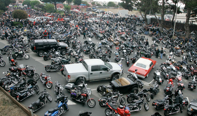 Image: Motorcycles fill a parking lot for the San Francisco Hells Angels'  leader funeral