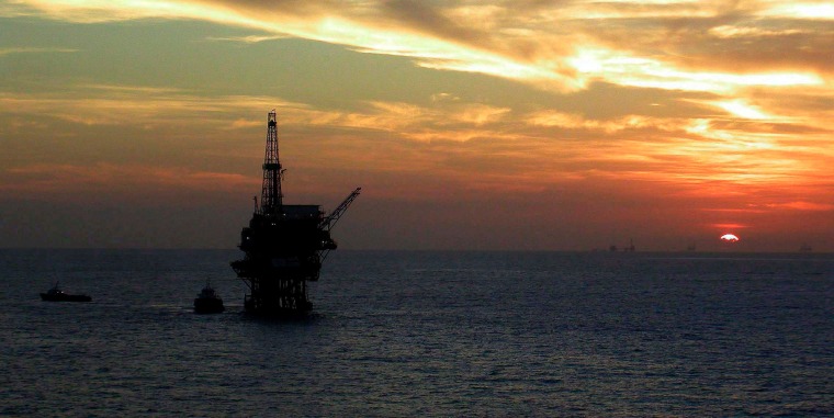 Image: Oil platform in the gulf of Mexico