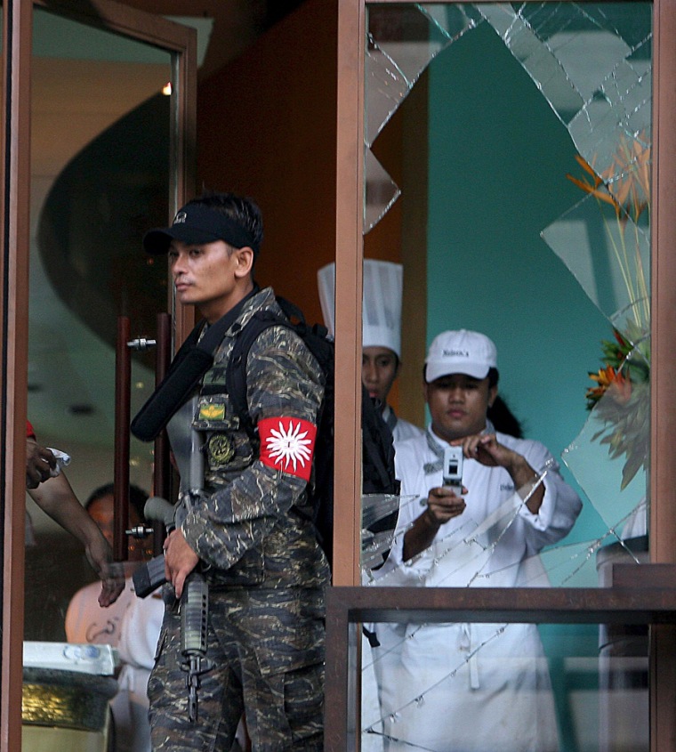 Renegade Filipino soldiers declare a withdrawal of support to Philippine president Gloria Macapagal Arroyo