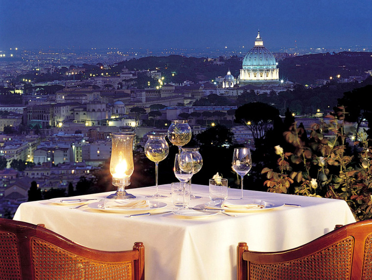 Rome Cavalieri Hilton - view over Vatican City from rooftop restaurant.

Please Credit: Vismedia
Tel:  (0)20 7436 9595