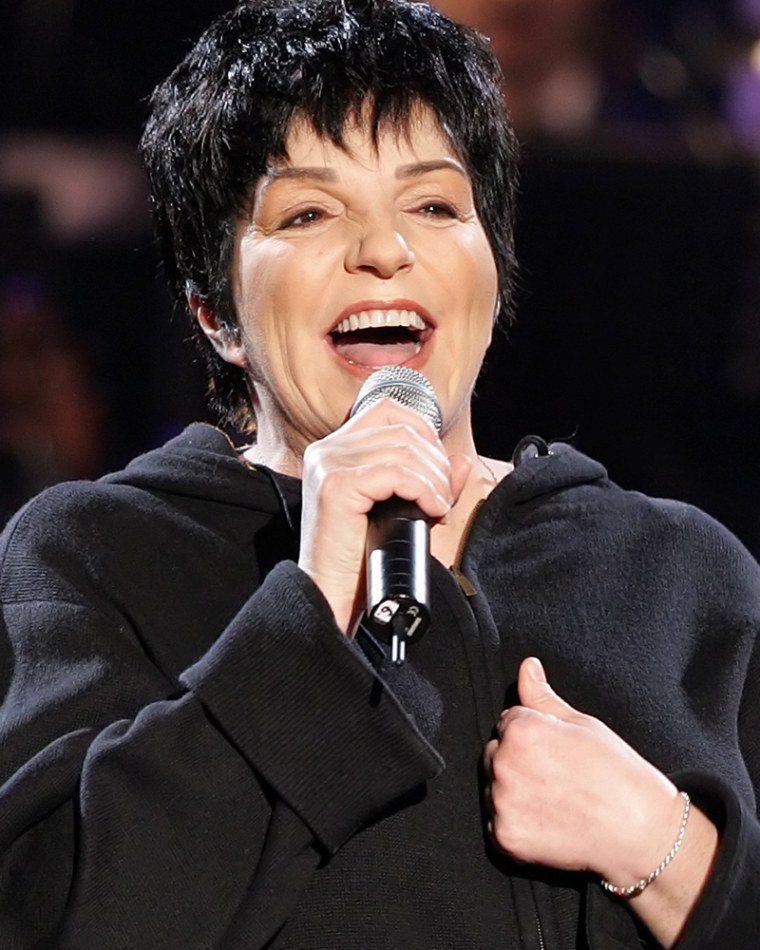 U.S. singer Liza Minelli sings during the Jose Carreras Gala rehearsal in Leipzig, eastern Germany, Thursday, Dec. 15, 2005. Carreras has hosted this TV show, in aid of people who suffer from leukemia, since 1995. (AP Photo/Eckehard Schulz)