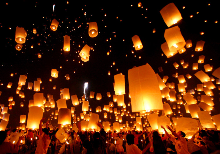 Image: Floating lanterns or 'Yee Peng' during the Loy Kratong festival in Chiang Mai