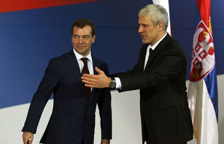 Image:Serbian President Boris Tadic (R) welcomes Dmitry Medvedev
