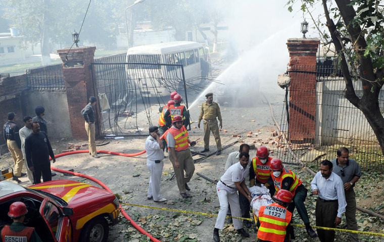 Image: Pakistani rescue workers at suicide attack site