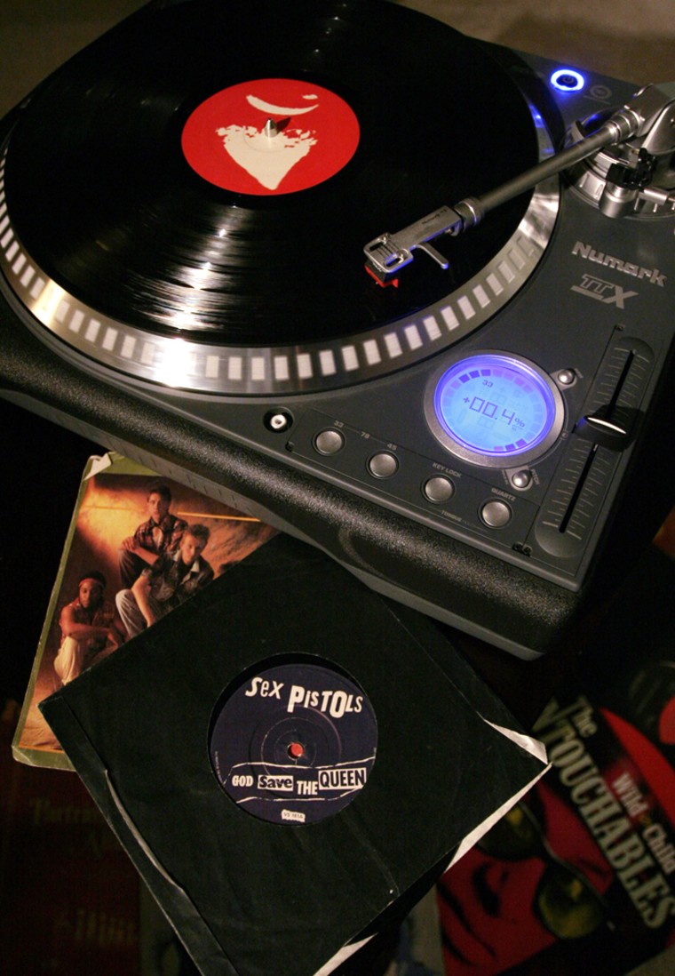Turntable puts a digital spin on vinyl albums