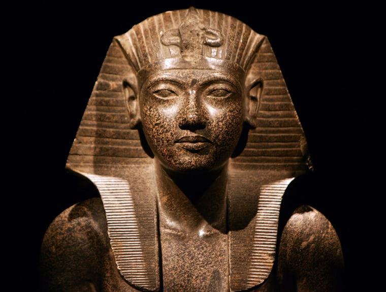 Image: Tutankhamun statue