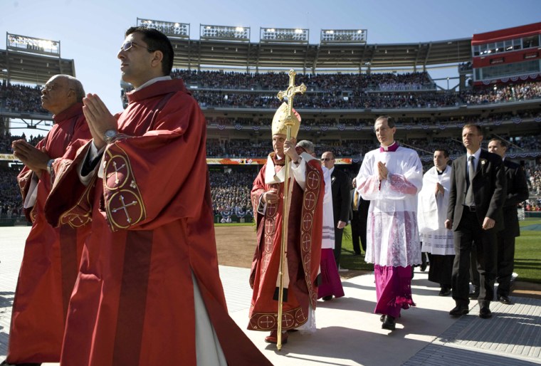 Image: Pope Benedict XVI arrives at Nationals stadium