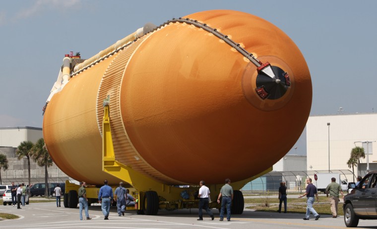 Image: space shuttle fuel tank