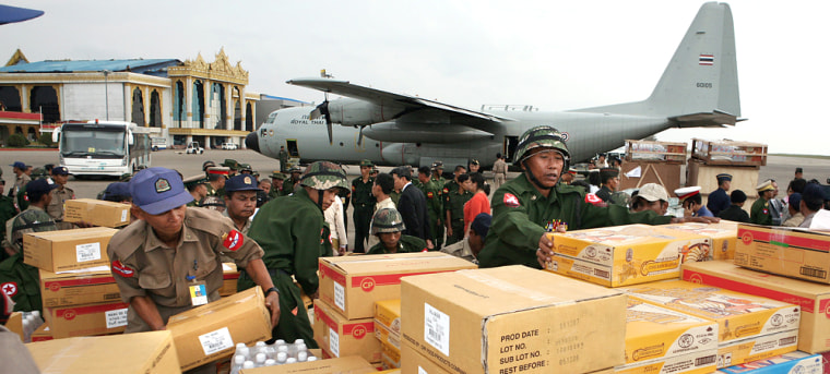 Image: Thai Air Force unloads supplies in Myanmar