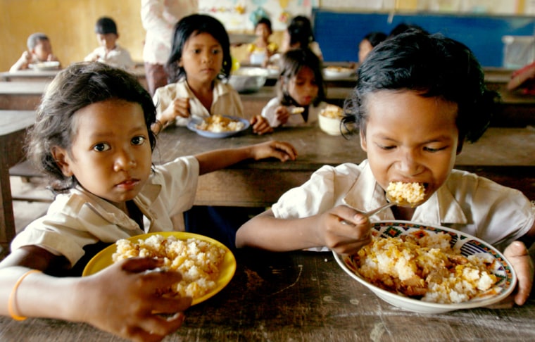 Image: Cambodian children eat rice