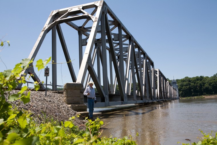 Image: Railroad bridge in East Hannibal, Ill.
