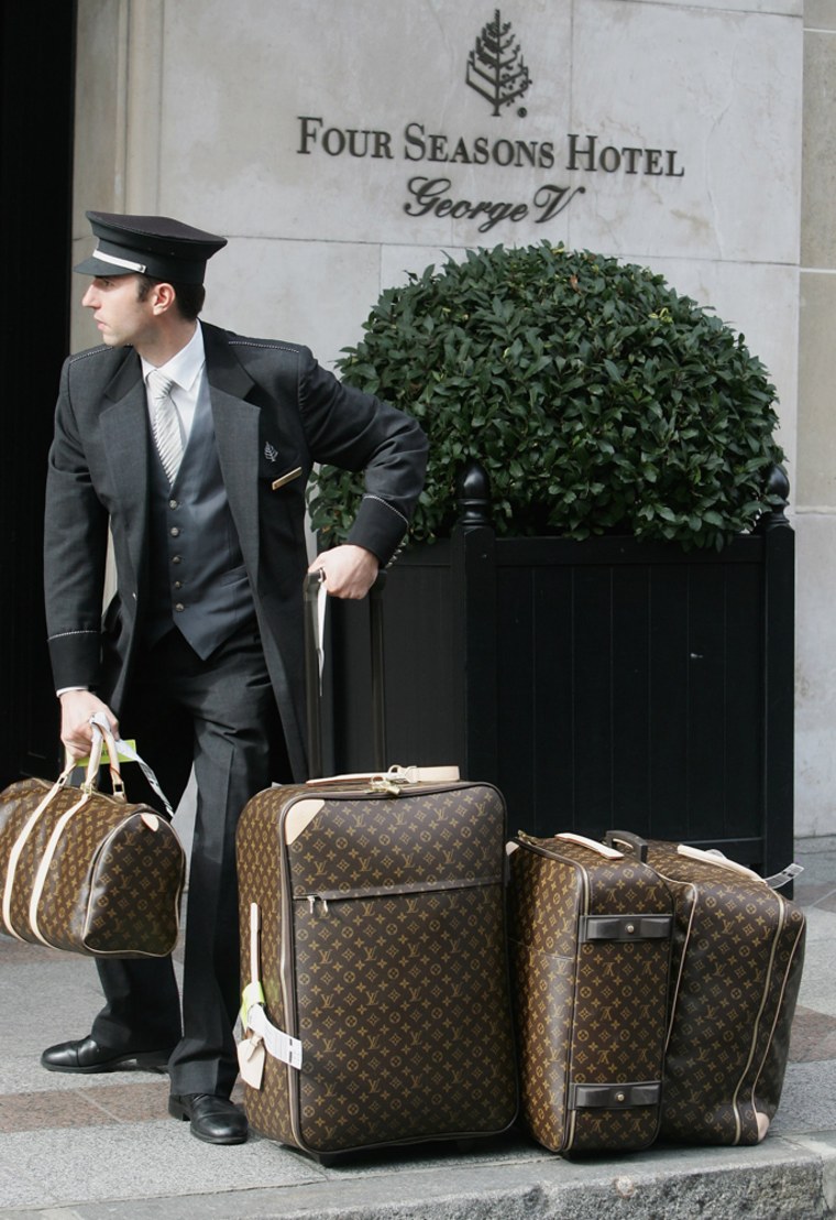 Image: bellman with luggage