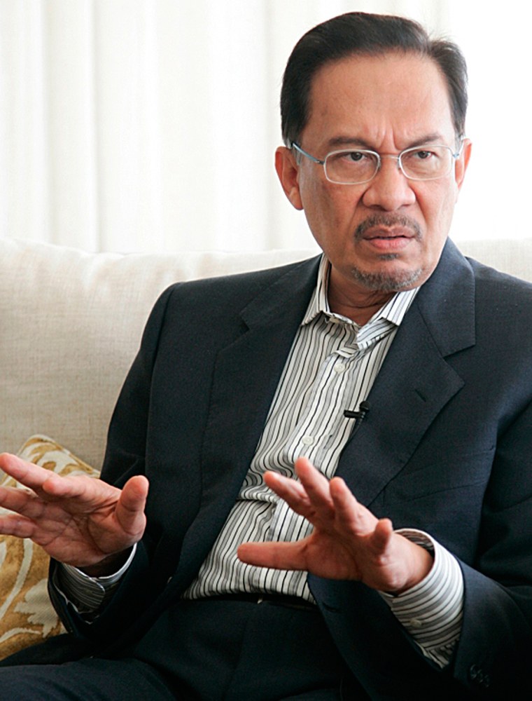 Image: Malaysian opposition figurehead Anwar Ibrahim speaks during a news conference in Dubai