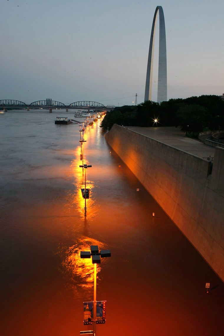 Image: Flooding Mississippi River at St. Louis