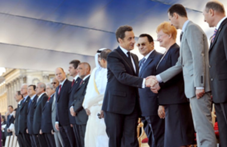 Image : French President Nicolas Sarkozy, fifth right, shakes hands with Syrian President Bashar Assad