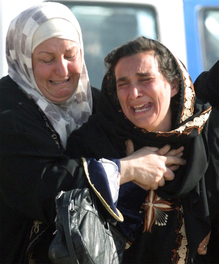 IRAQI WOMEN CRY OUTSIDE PENITENTIARY IN ABU GHRAIB