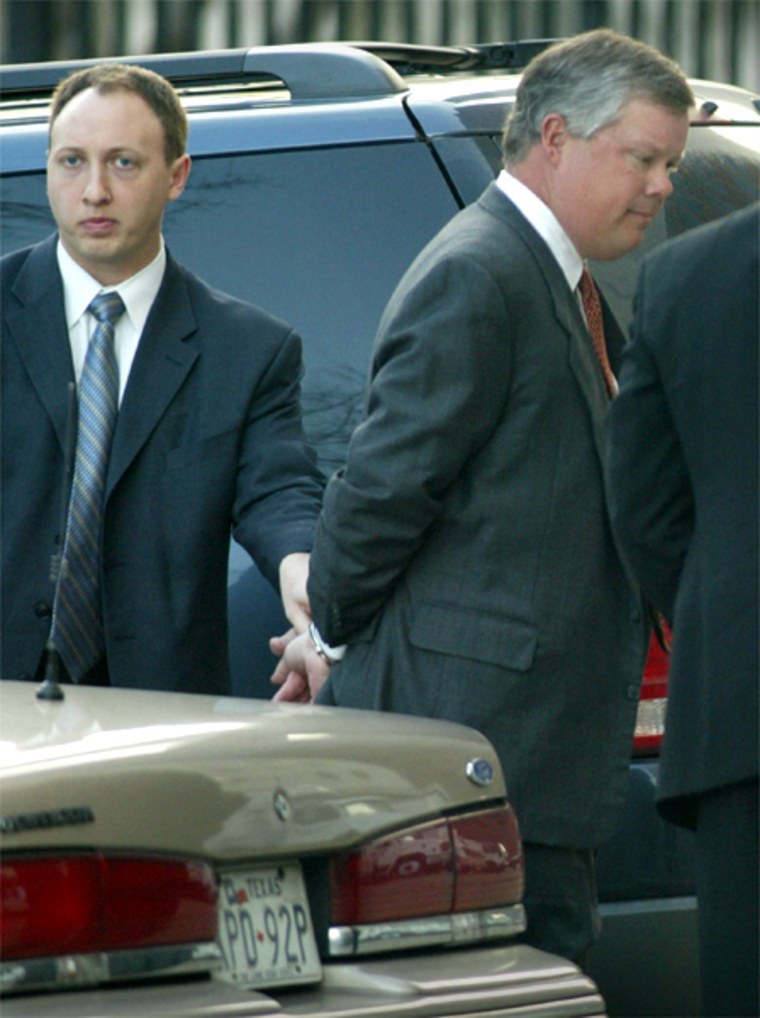 FORMER ENRON CHIEF ACCOUNTANT CAUSEY SURRENDERS TO FBI IN HOUSTON