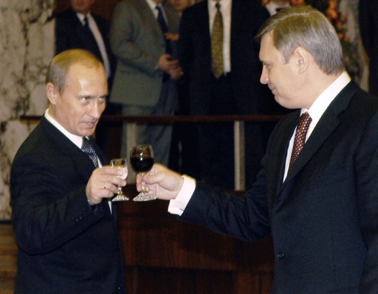 RUSSIAN PRESIDENT PUTIN TOASTS PRIME MINISTER KASYANOV IN MOSCOW