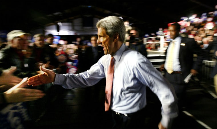Senator Kerry Campaigns In Minnesota